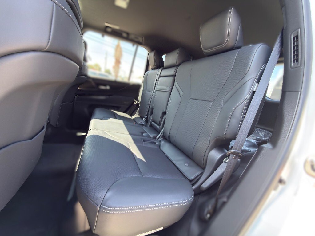 New 2026 Eminent White Pearl Lexus LUXURY image 18