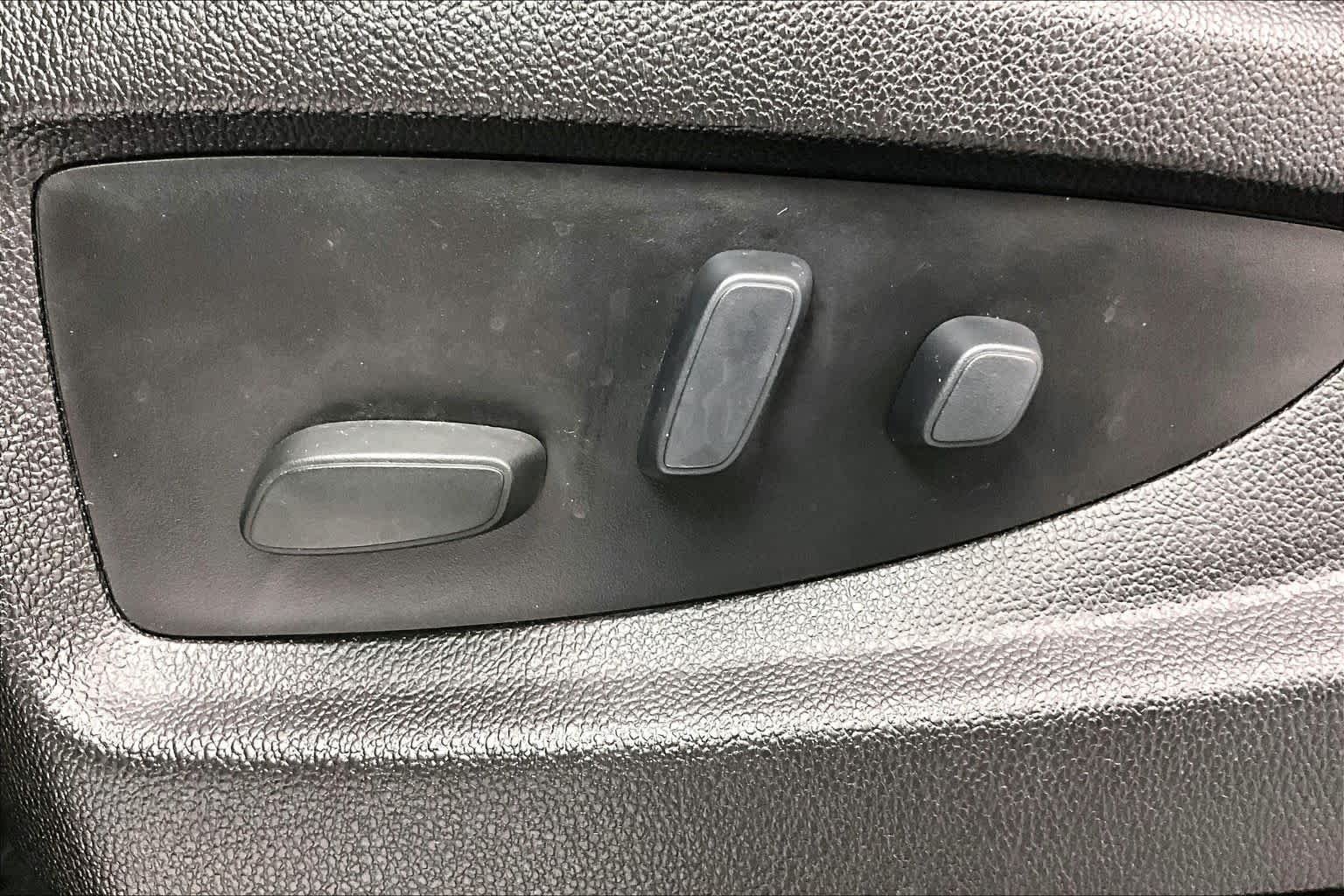 Used 2017 White Frost Tricoat GMC SLT image 32