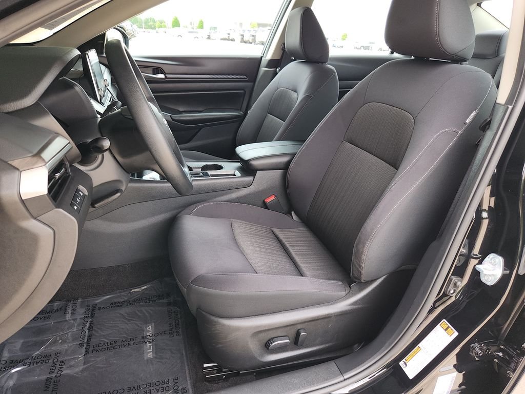 Used 2025 Black Nissan 2.5 SV image 12