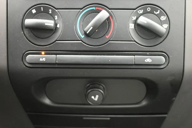 Used 2007 White Ford  image 26