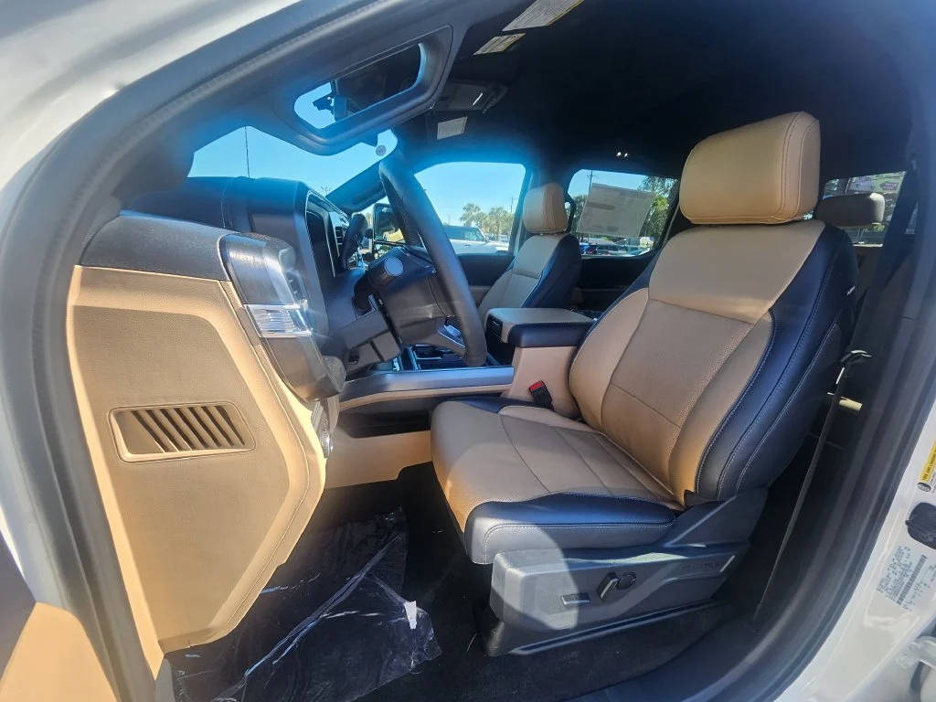 New 2027 Gray Ford Lariat image 4