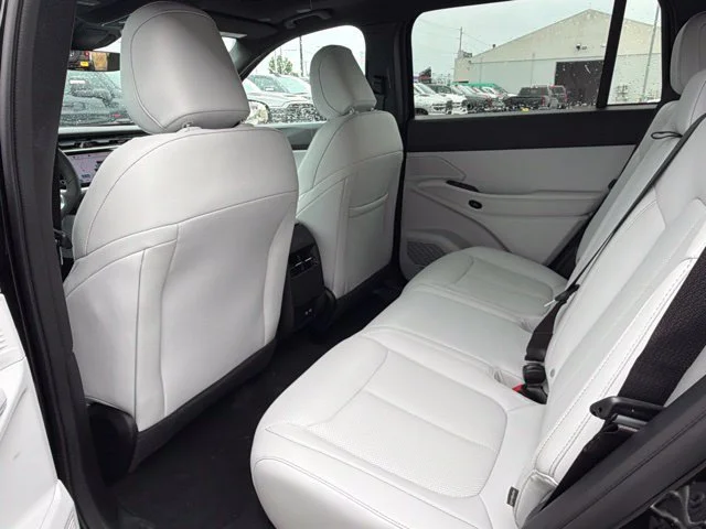 New 2026 Diamond Black Crystal Pearlcoat Jeep Limited image 15