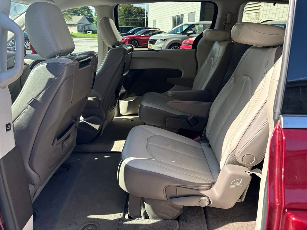 Used 2017 Red Chrysler Touring L Plus image 13