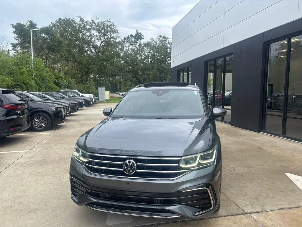 Used 2022 Gray Volkswagen 2.0T SEL R-Line image 9