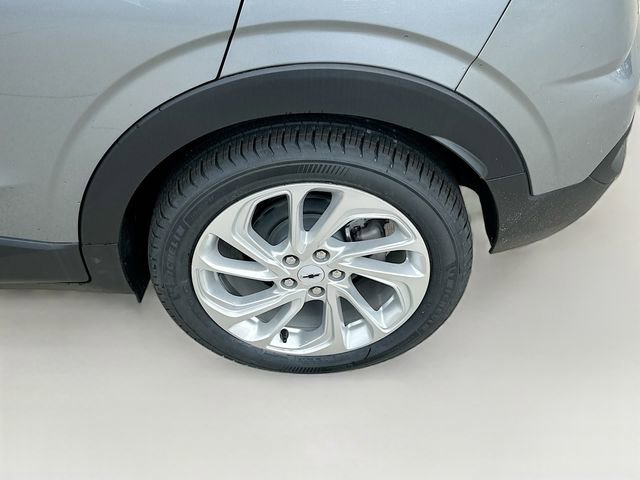 New 2027 Sterling Grey Metallic Chevrolet LT image 32