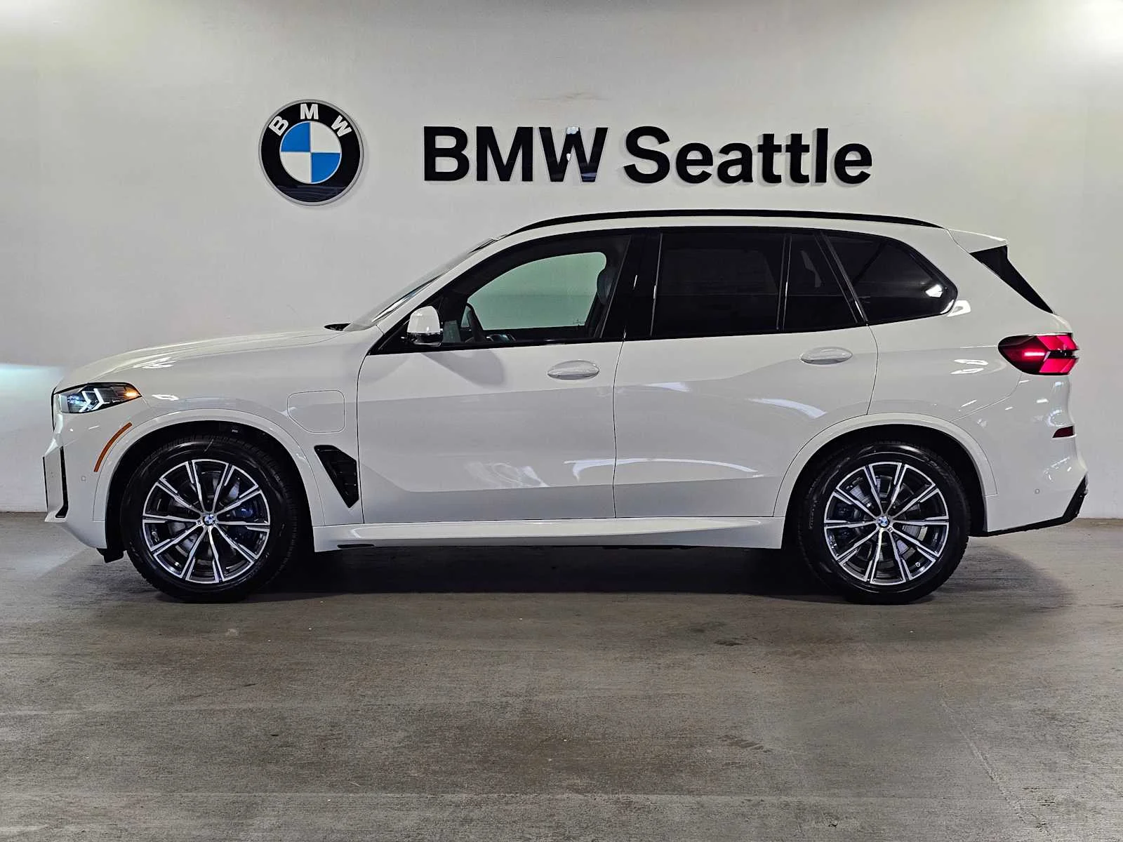 New 2026 Alpine White BMW xDrive50e image 3