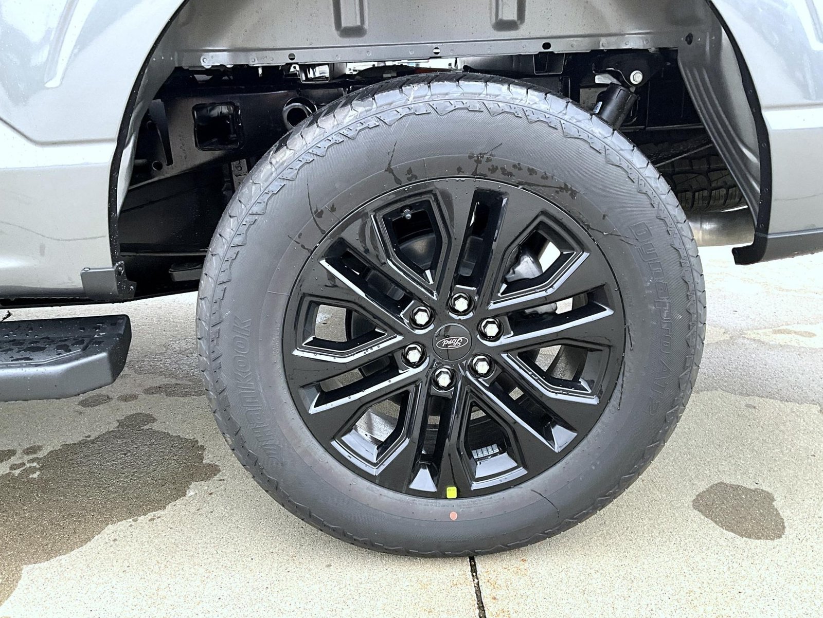New 2026 Carbonized Gray Metallic Ford Lariat image 26