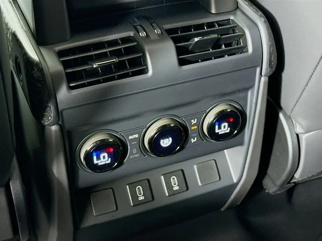 New 2026 Sargasso Blue Land Rover  OCTA image 27