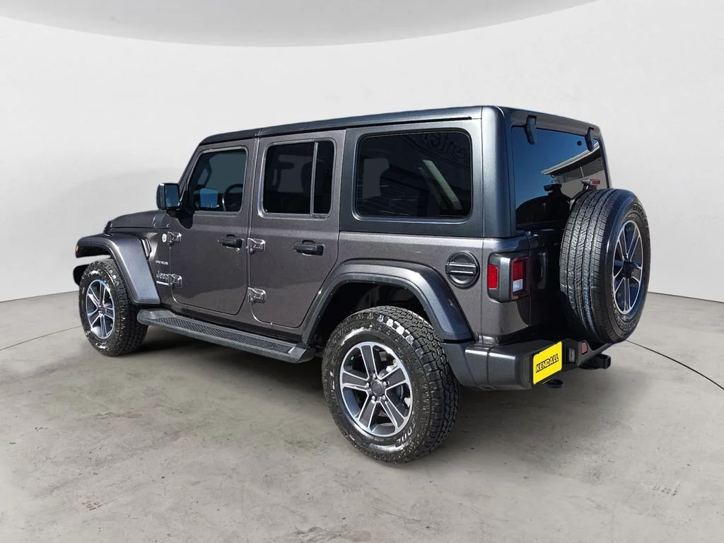 Used 2023 Gray Jeep Sahara image 7