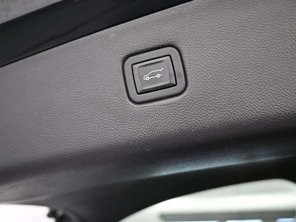 Used 2020 Black Chevrolet RS image 54