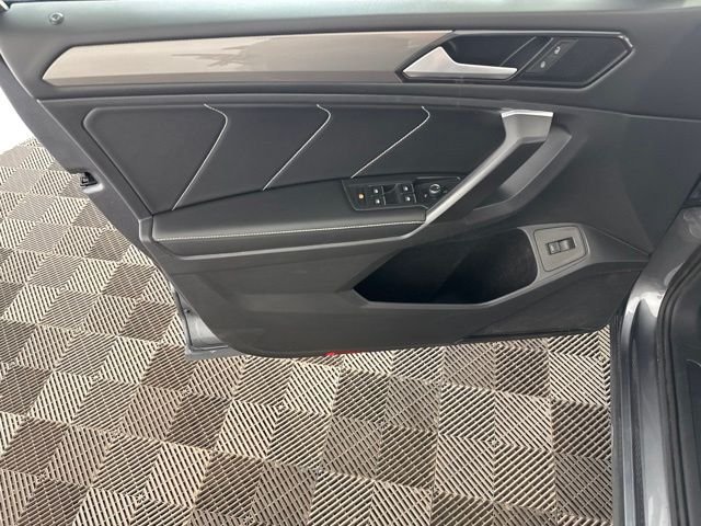 Used 2022  Volkswagen 2.0T SE image 18