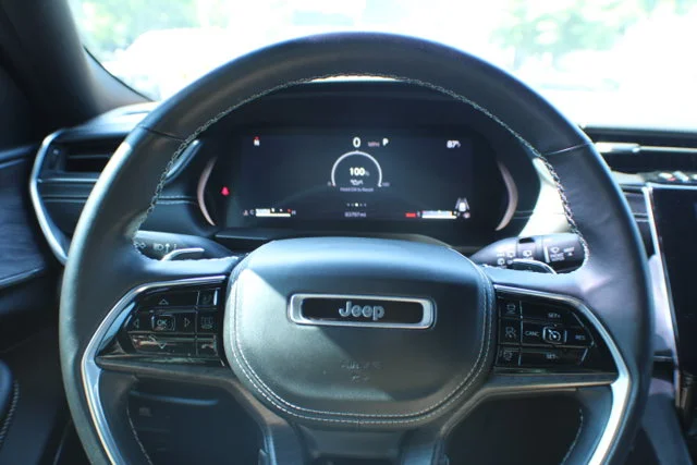 Used 2022 Diamond Black Crystal Pearlcoat Jeep Overland image 9