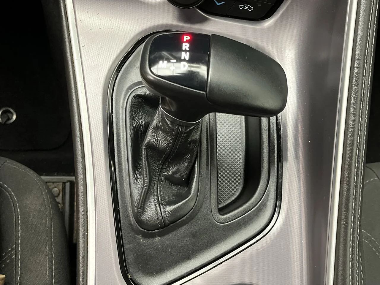 Used 2019 White Dodge SXT image 21
