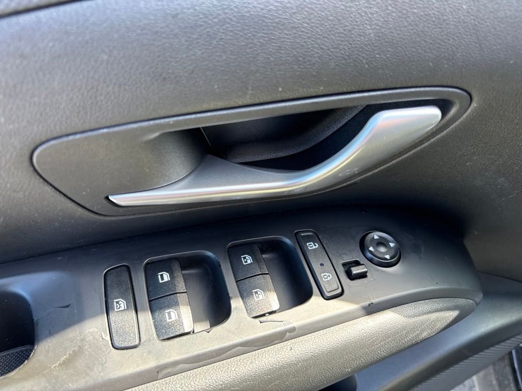 Used 2022 Black Hyundai SEL image 17