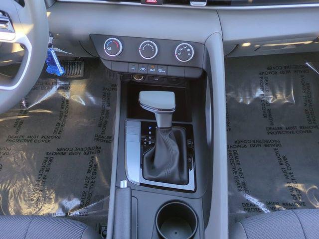 New 2026 White Hyundai SE image 18