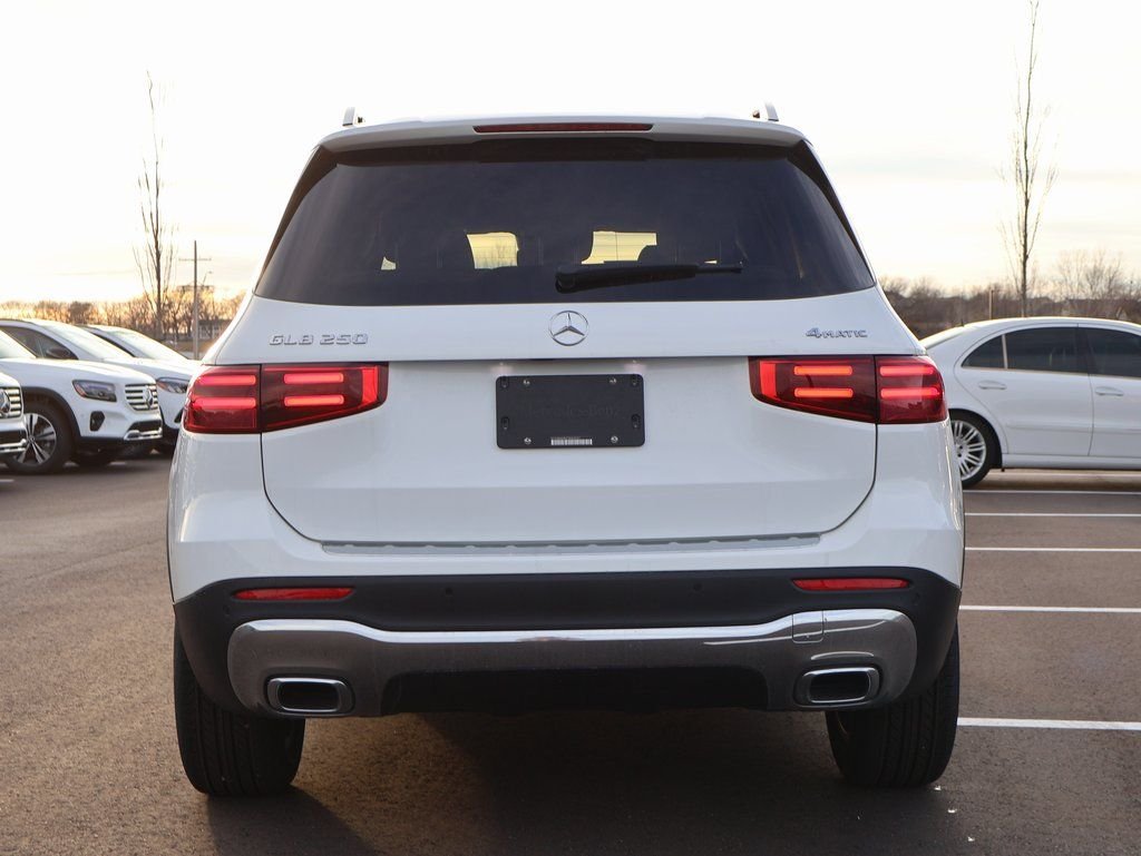 New 2026 Polar White Mercedes-Benz GLB 250 image 6