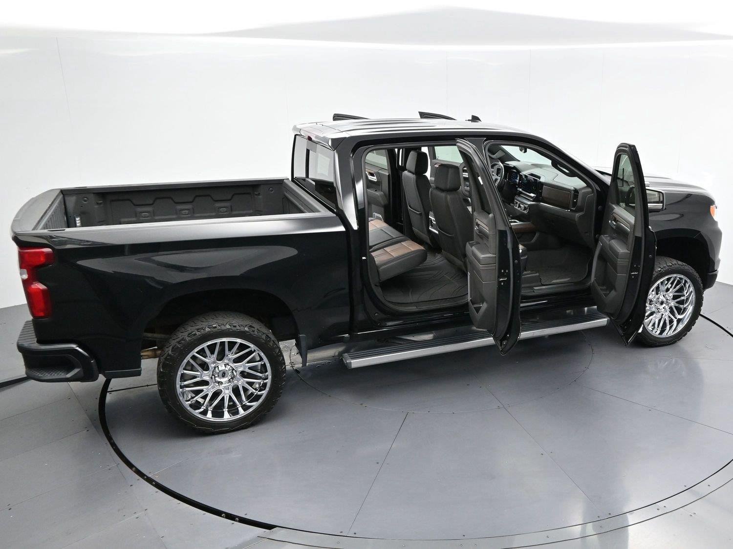 Used 2023 Black Chevrolet High Country image 34