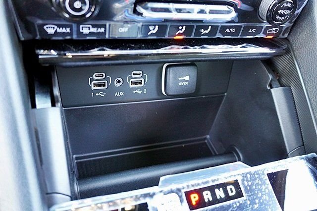 New 2024 Bright White Clear-Coat Exterior Paint Jeep Laredo image 33