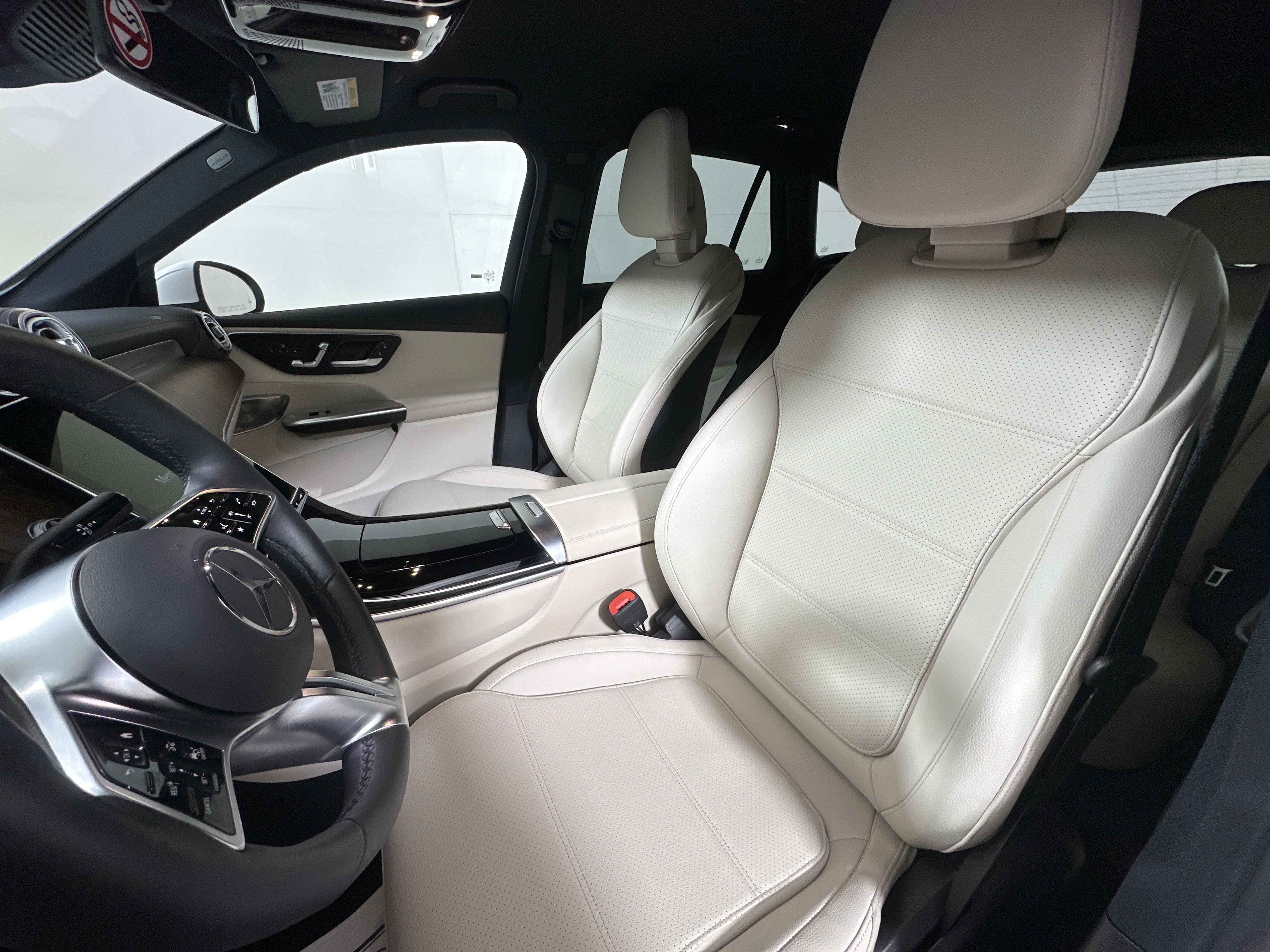 2025 Mercedes-Benz GLC Base - Photo 9