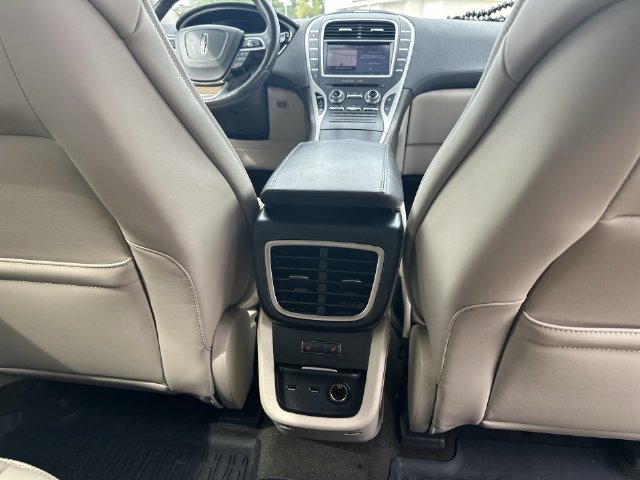 Used 2020 White Lincoln Reserve image 24