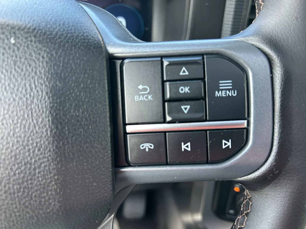 Certified Used 2025 Oxford White Ford LARIAT image 12
