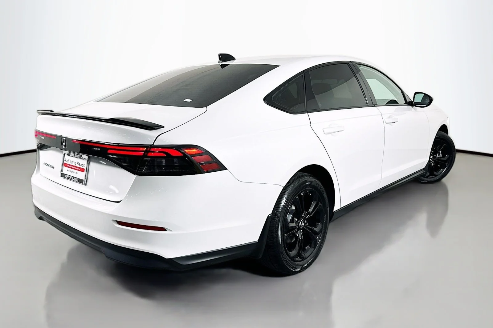 Used 2025 Platinum White Pearl Honda SE image 13