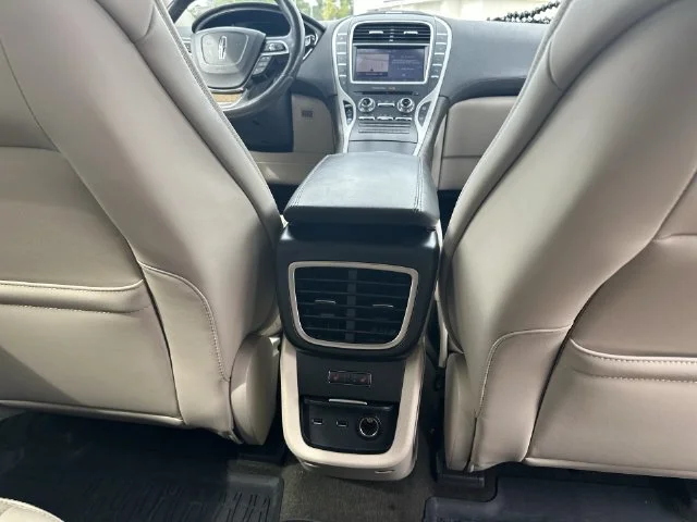 Used 2020 White Lincoln Reserve image 24