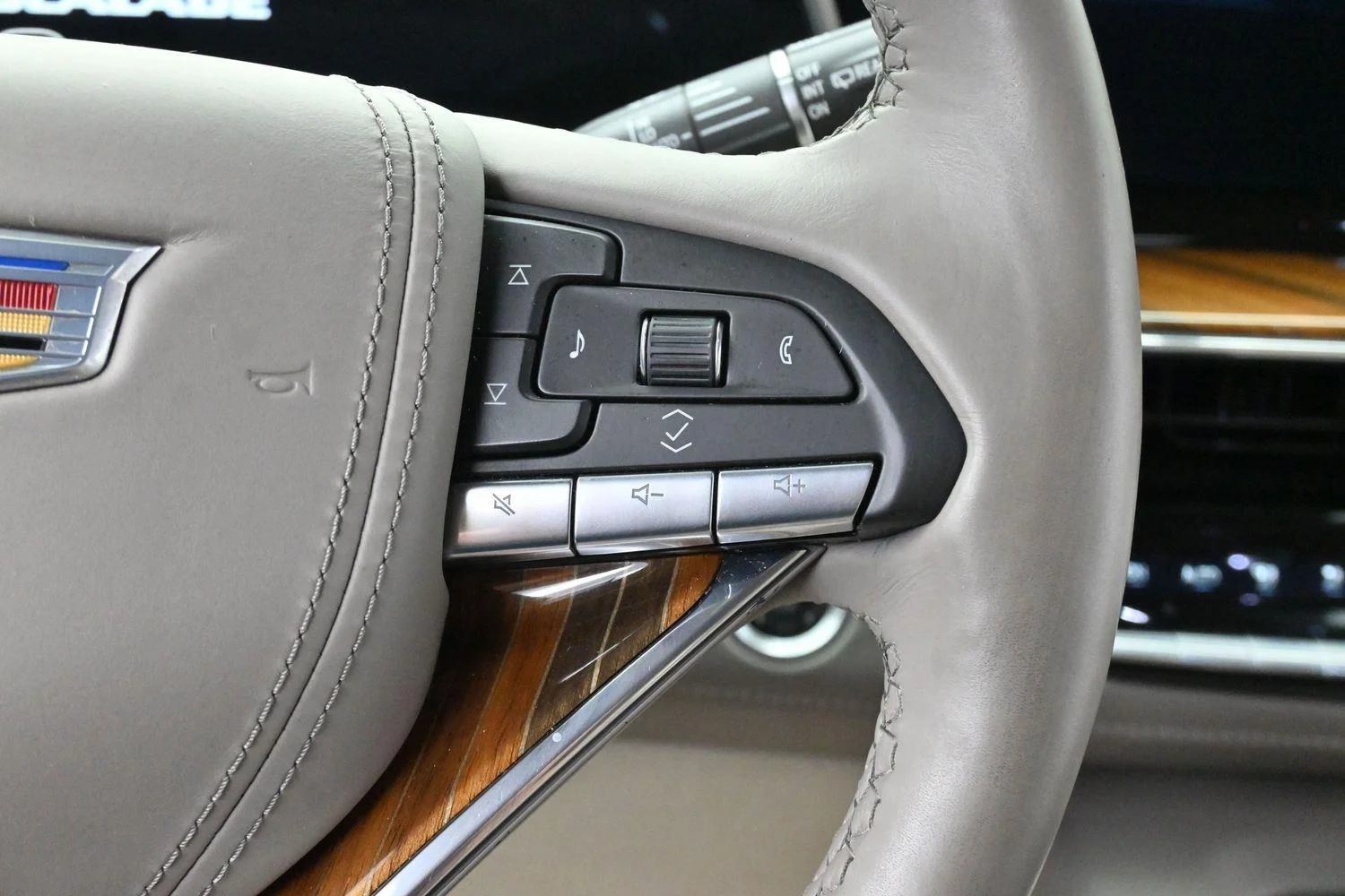 Used 2024 Crystal White Tricoat Cadillac Sport Platinum image 21