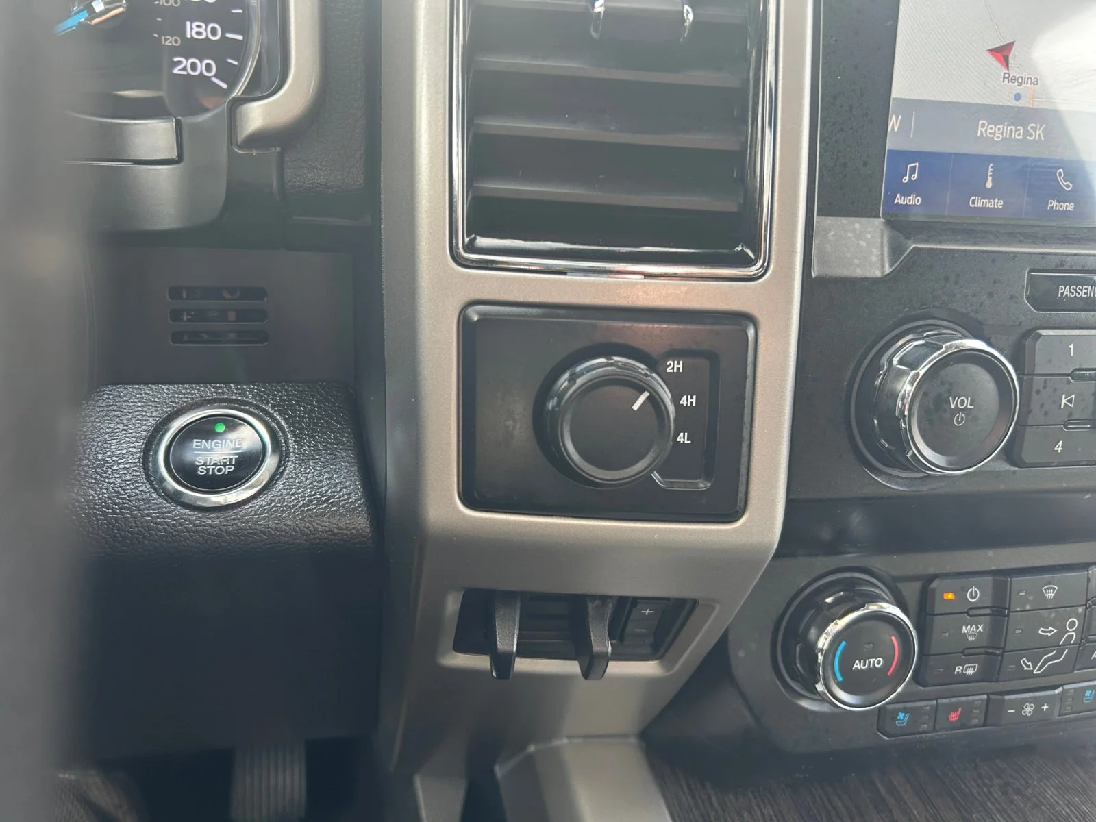 Used 2020 BLACK Ford LARIAT Dually Low Kms image 25