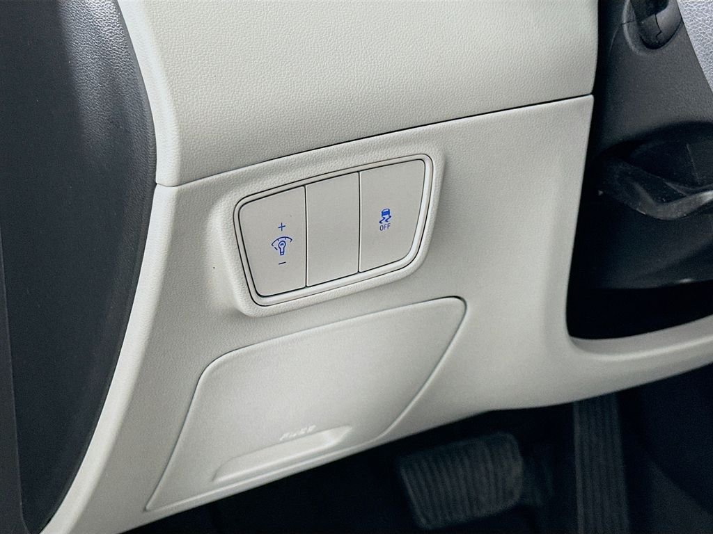 Used 2022 Gray Hyundai SEL image 10