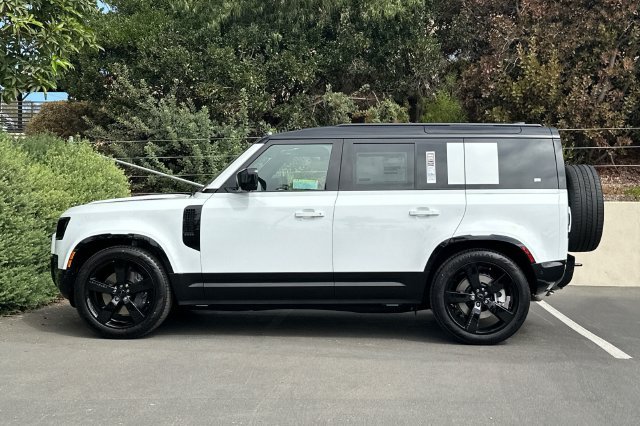 New 2026 Fuji White Land Rover X-Dynamic SE image 2