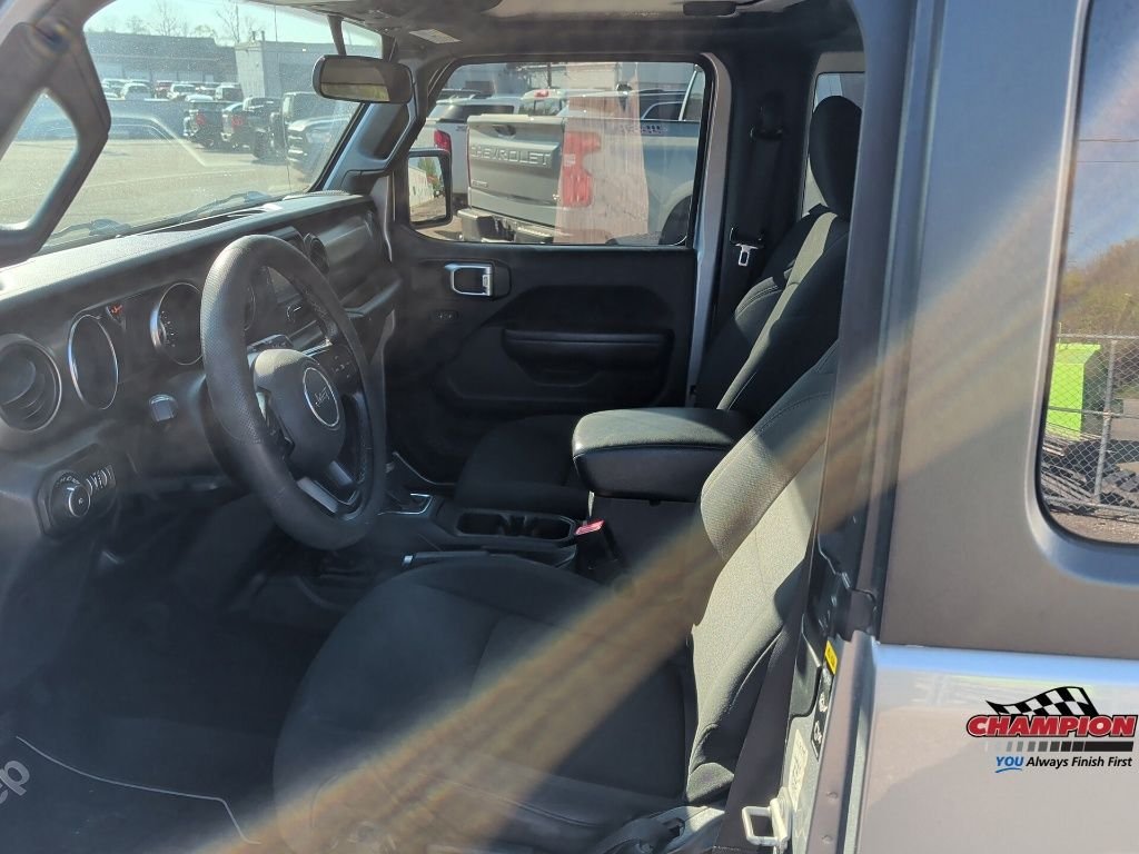 Used 2020 Silver Jeep Sport S image 13