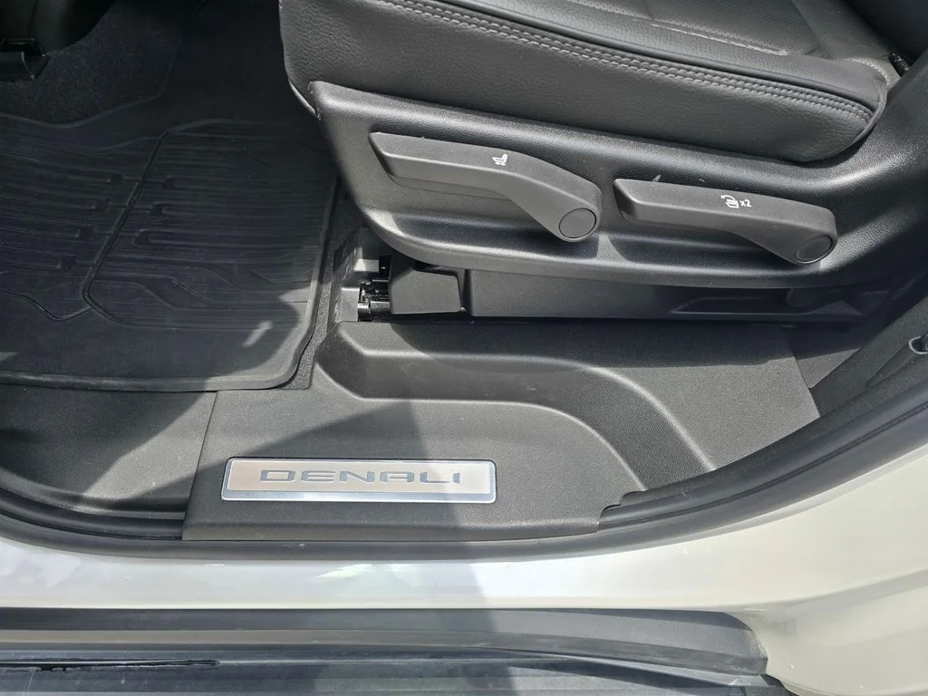 Used 2024 White GMC Denali image 16