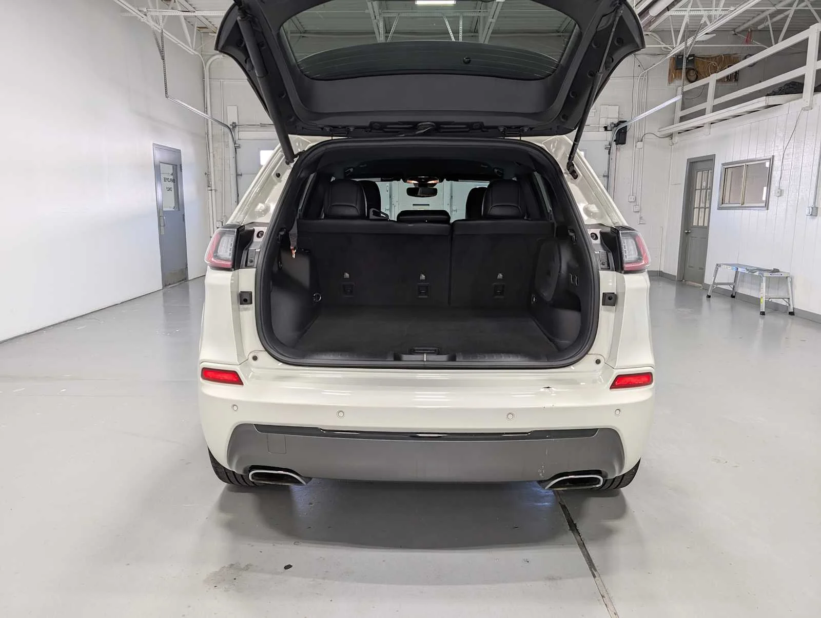 Used 2019 Pearl White Pearlcoat Jeep High Altitude image 41