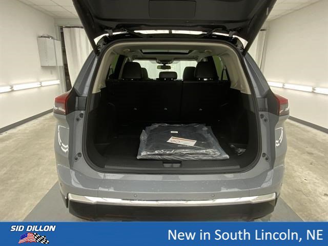 New 2026 Boulder Gray Pearl/Super Black Nissan Platinum image 7