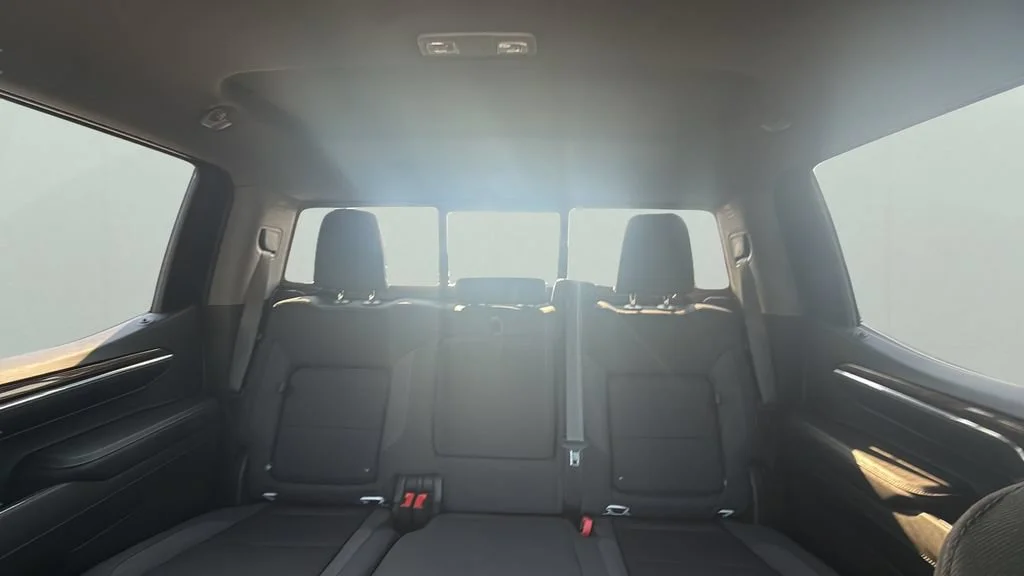 Used 2024 Summit White GMC Elevation image 26