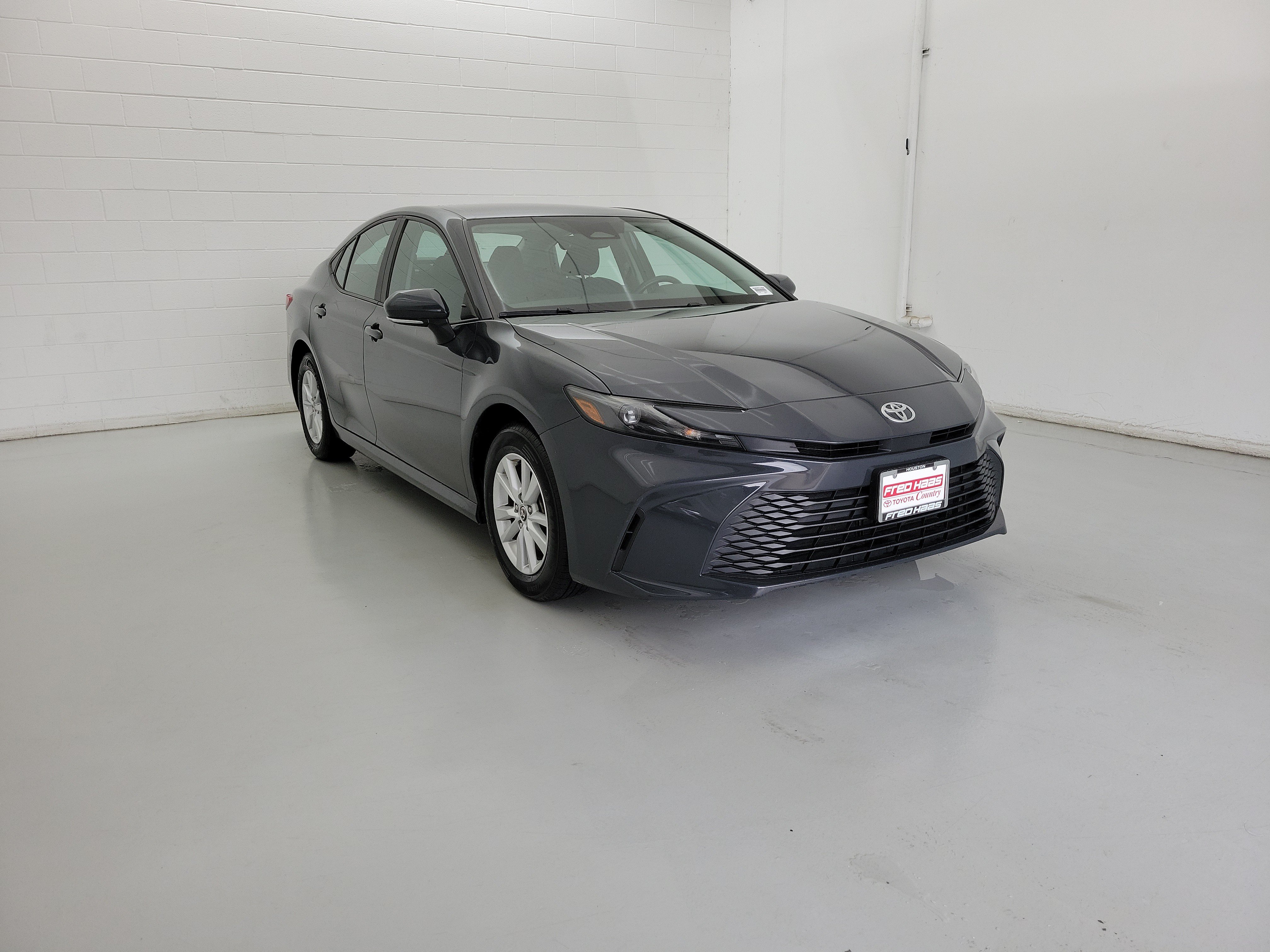 Used 2025 Underground Toyota LE image 4