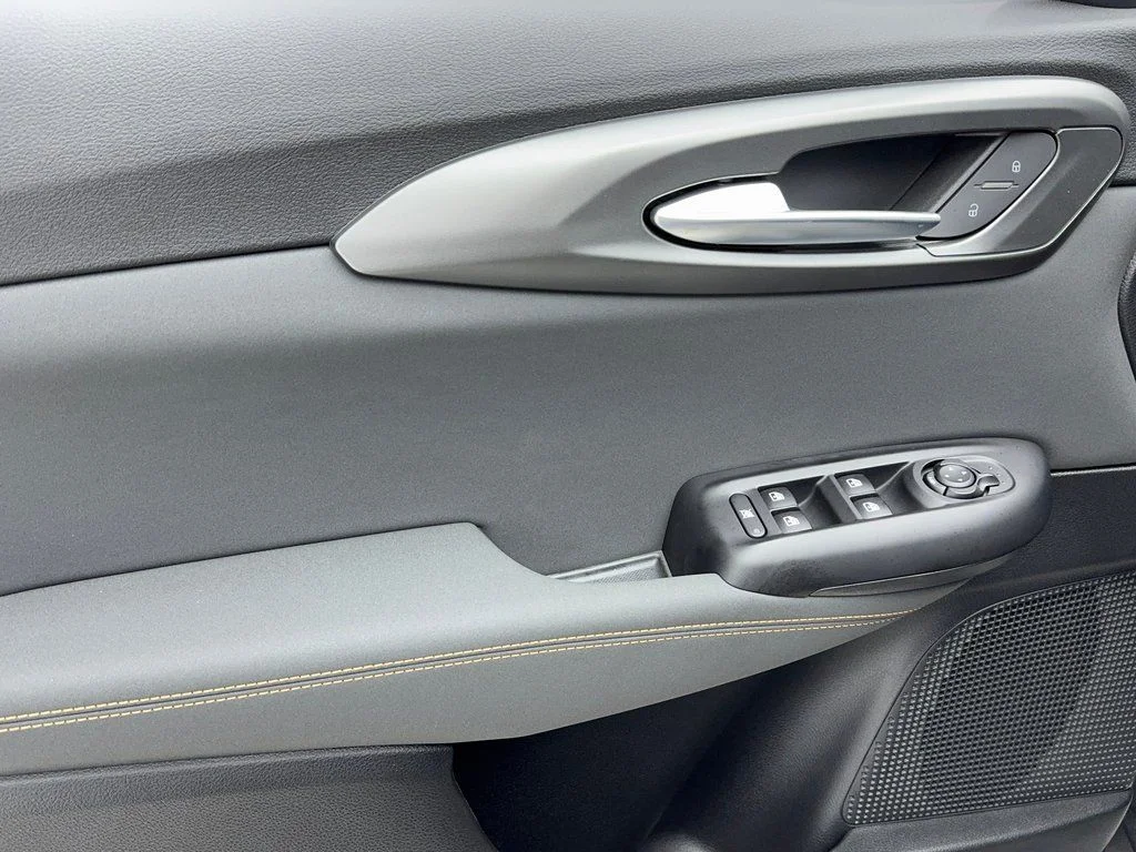 New 2025 Silver Alfa Romeo Base image 34
