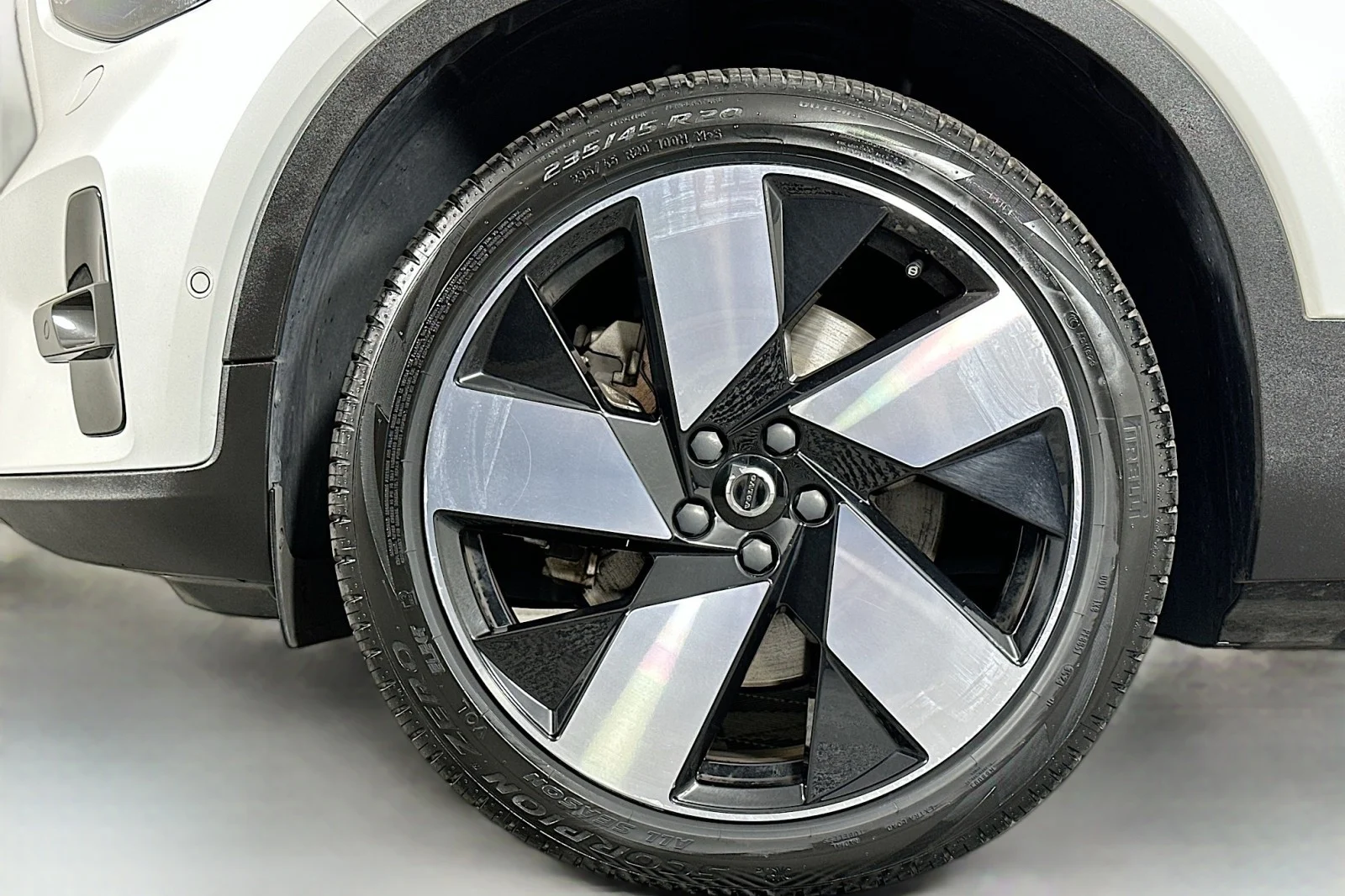 Used 2023 Crystal White Metallic Volvo Ultimate image 11