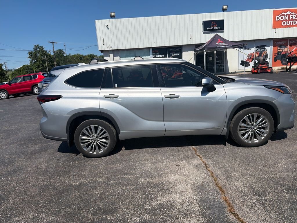 Used 2024 Silver Toyota Platinum image 6