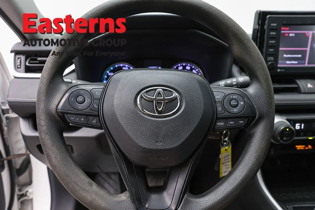 Used 2022 White Toyota LE image 10