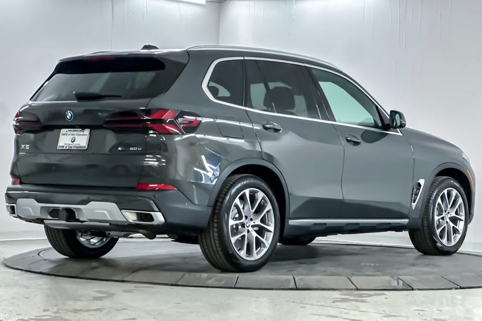 New 2026 Dravit Grey Metallic BMW xDrive50e image 2