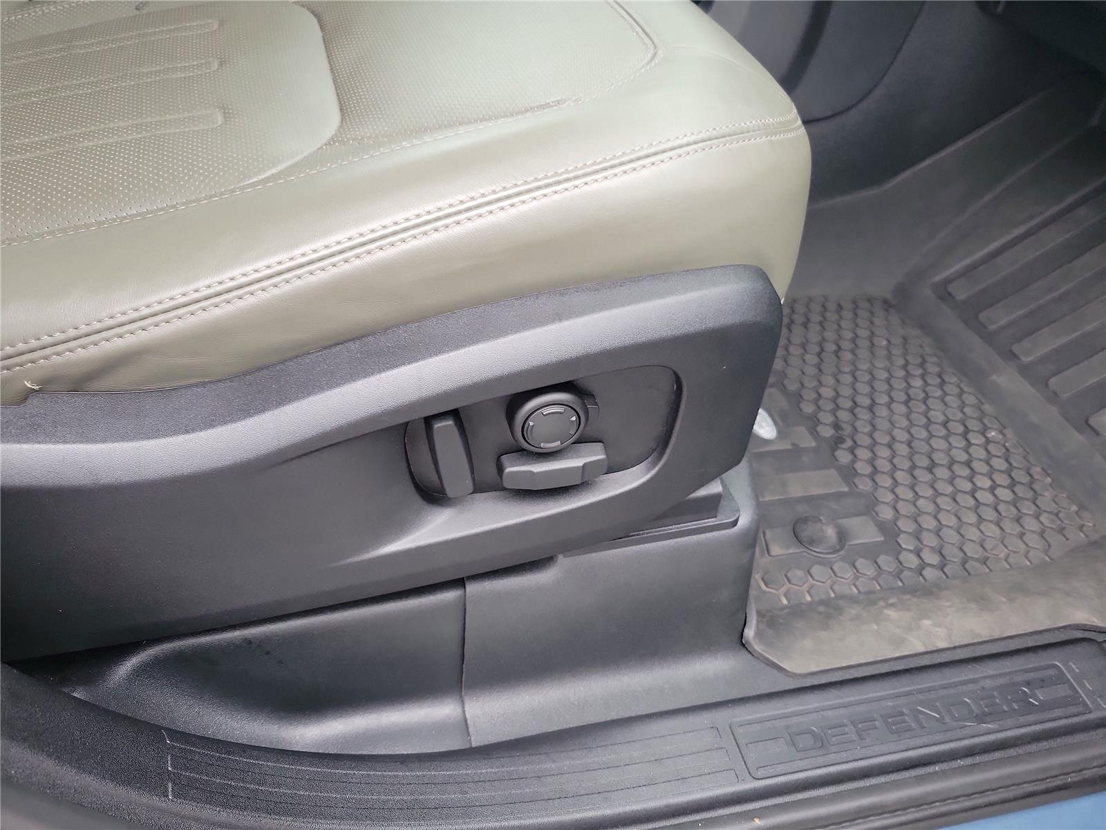 Used 2020 Fuji White Land Rover HSE image 37