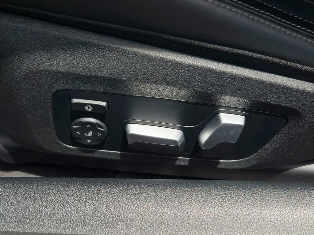 Used 2025 Black Sapphire Metallic BMW 840i image 17