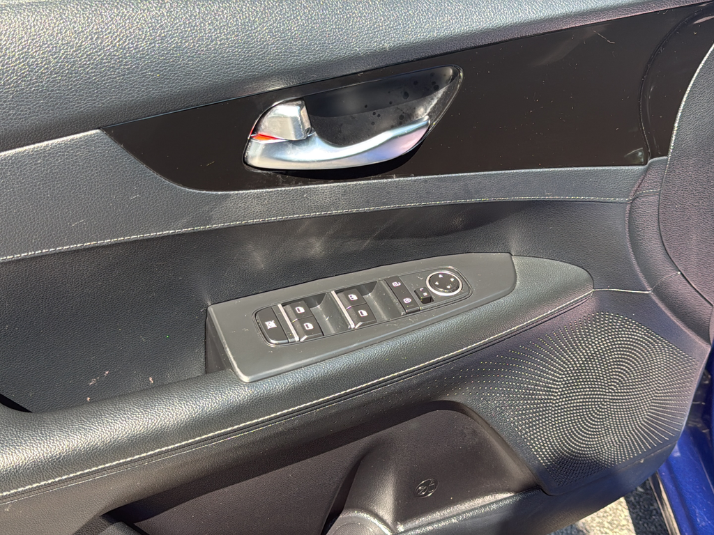 Used 2019 Blue Kia S image 35