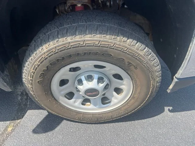 Used 2021  GMC Base image 16