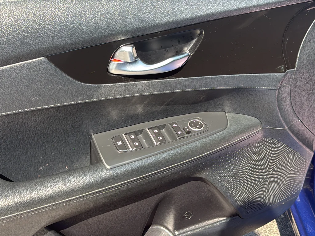 Used 2019 Blue Kia S image 35
