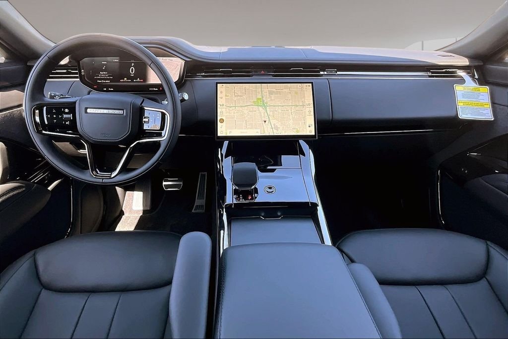 New 2026 SANTORINI BLACK Land Rover Dynamic SE image 5
