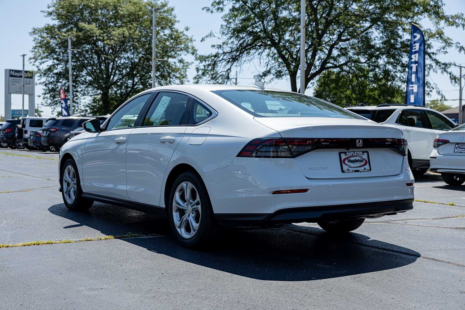 Used 2024 Platinum White Pearl Honda LX image 5