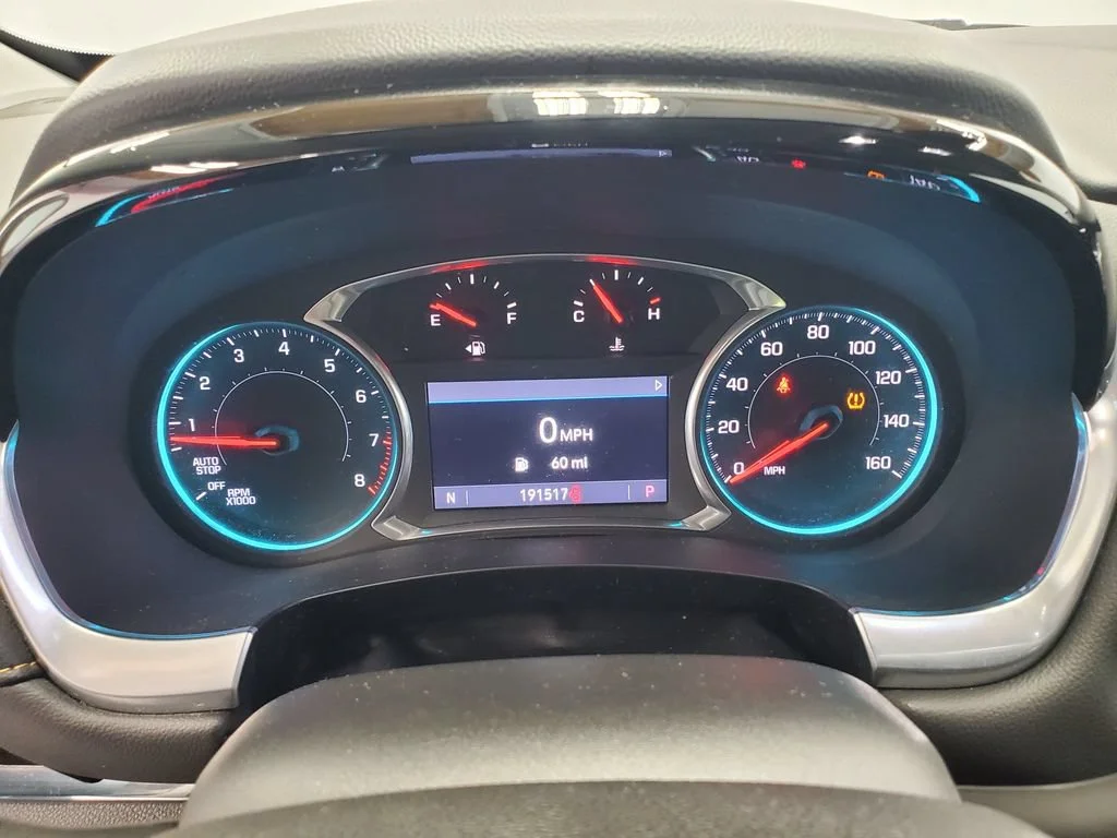 Used 2020 SUMMIT WHITE Chevrolet LT Cloth image 11